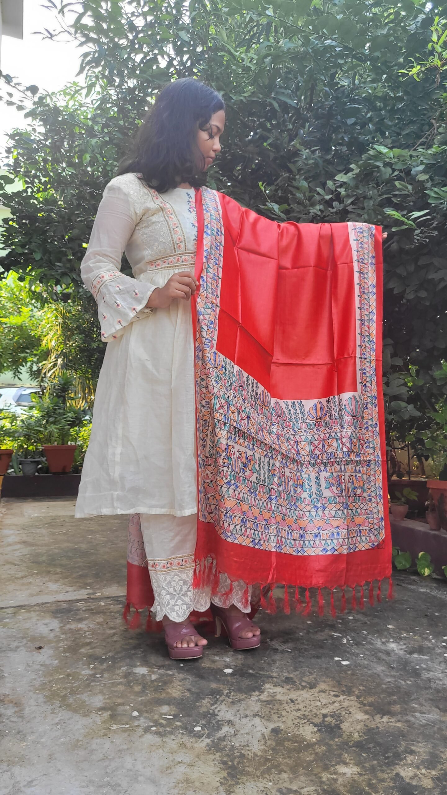 Hand painted munga tussar silk dupatta with tassels - Image 2