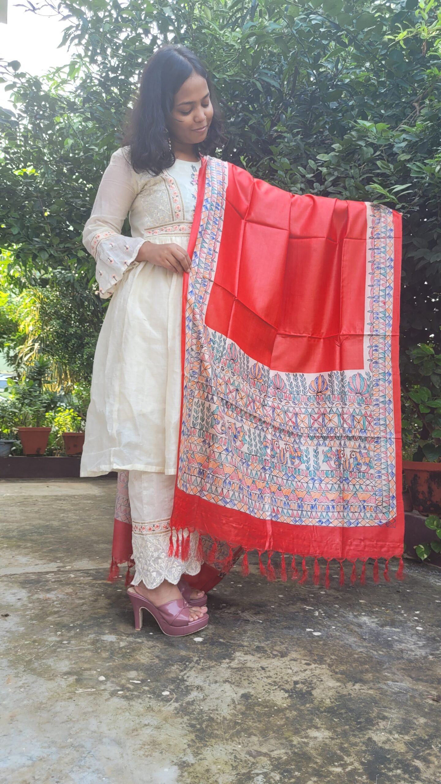 Hand painted munga tussar silk dupatta with tassels - Image 4